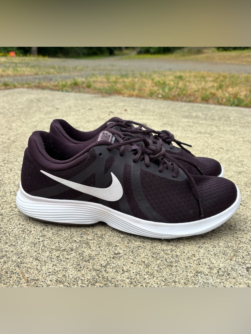 Nike Wmns Revolution 4 Burgundy Ash White Running Shoes Size 11 908999-606
